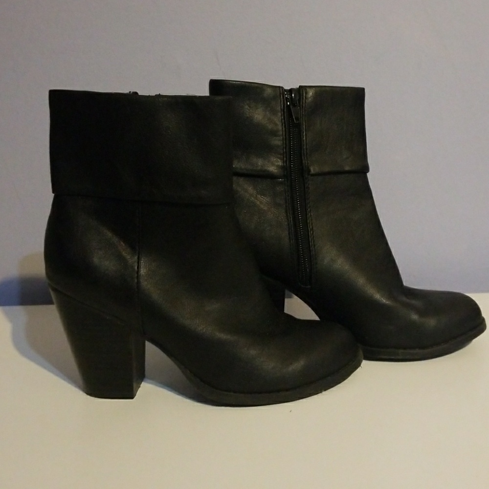 Black zipper boots forever 21 size 5.5